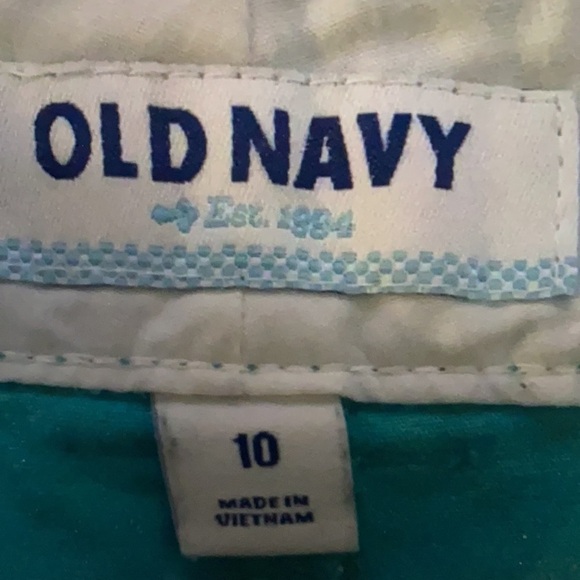 Old Navy Sea Horse embroidered Print Shorts Size 10 - Picture 3 of 4